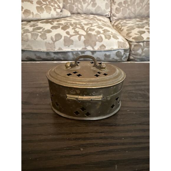 Vintage Brass Cricket Box - Picture 3 of 7